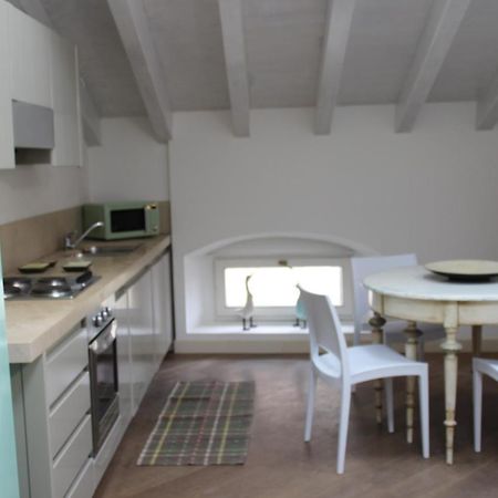 Apartament Mansarda Di Alice Desenzano del Garda Zewnętrze zdjęcie