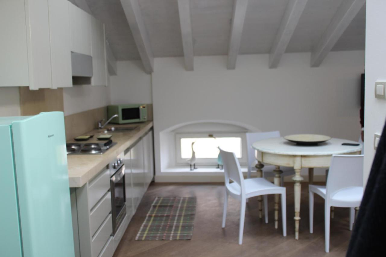 Apartament Mansarda Di Alice Desenzano del Garda Zewnętrze zdjęcie