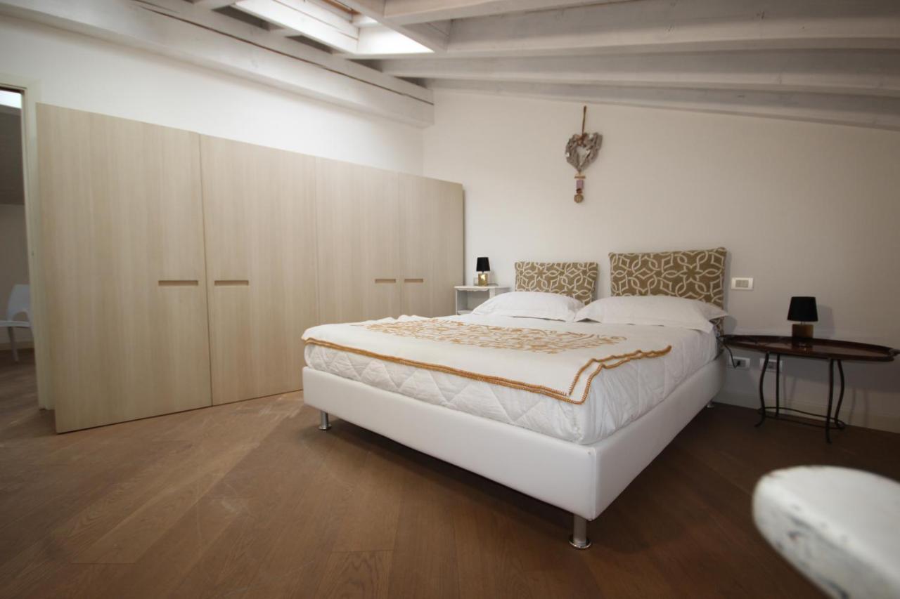 Apartament Mansarda Di Alice Desenzano del Garda Zewnętrze zdjęcie
