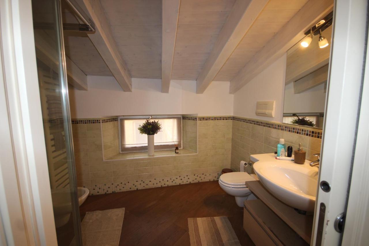 Apartament Mansarda Di Alice Desenzano del Garda Zewnętrze zdjęcie